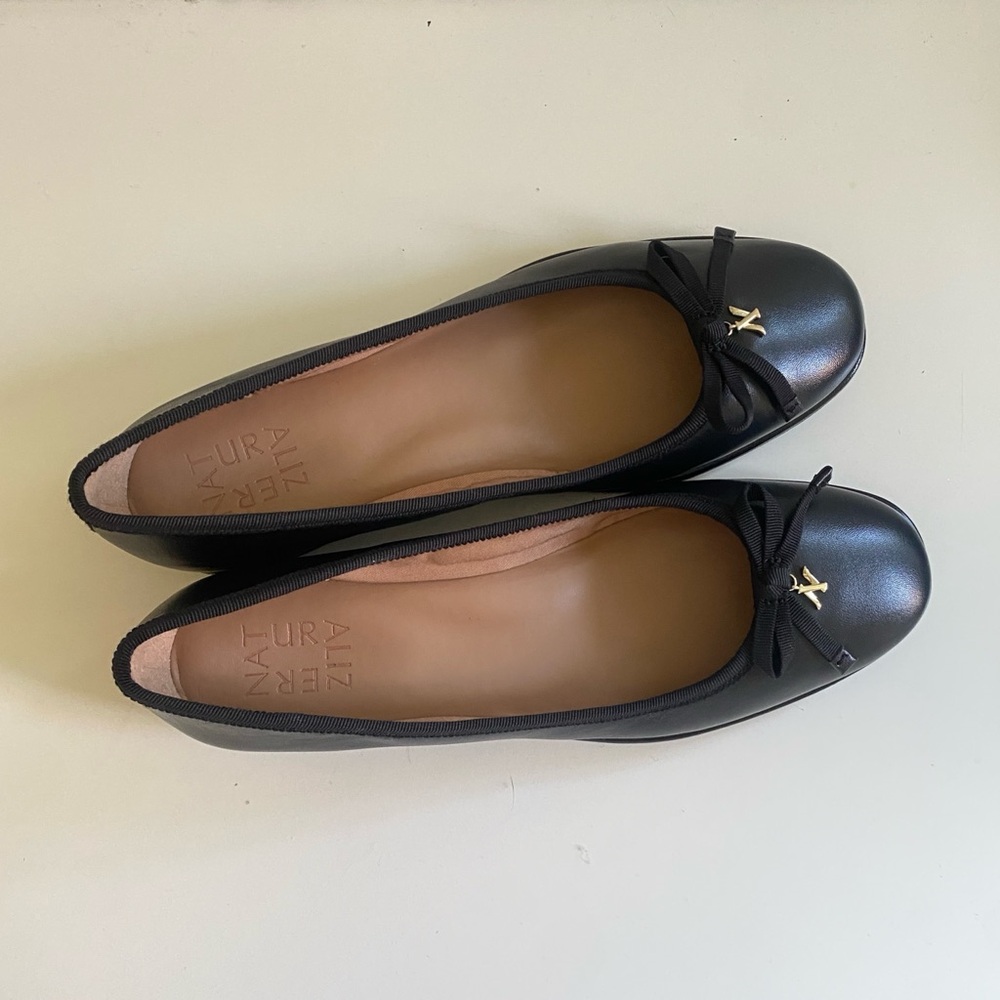 Naturalizer Black Flats Classic Elegance